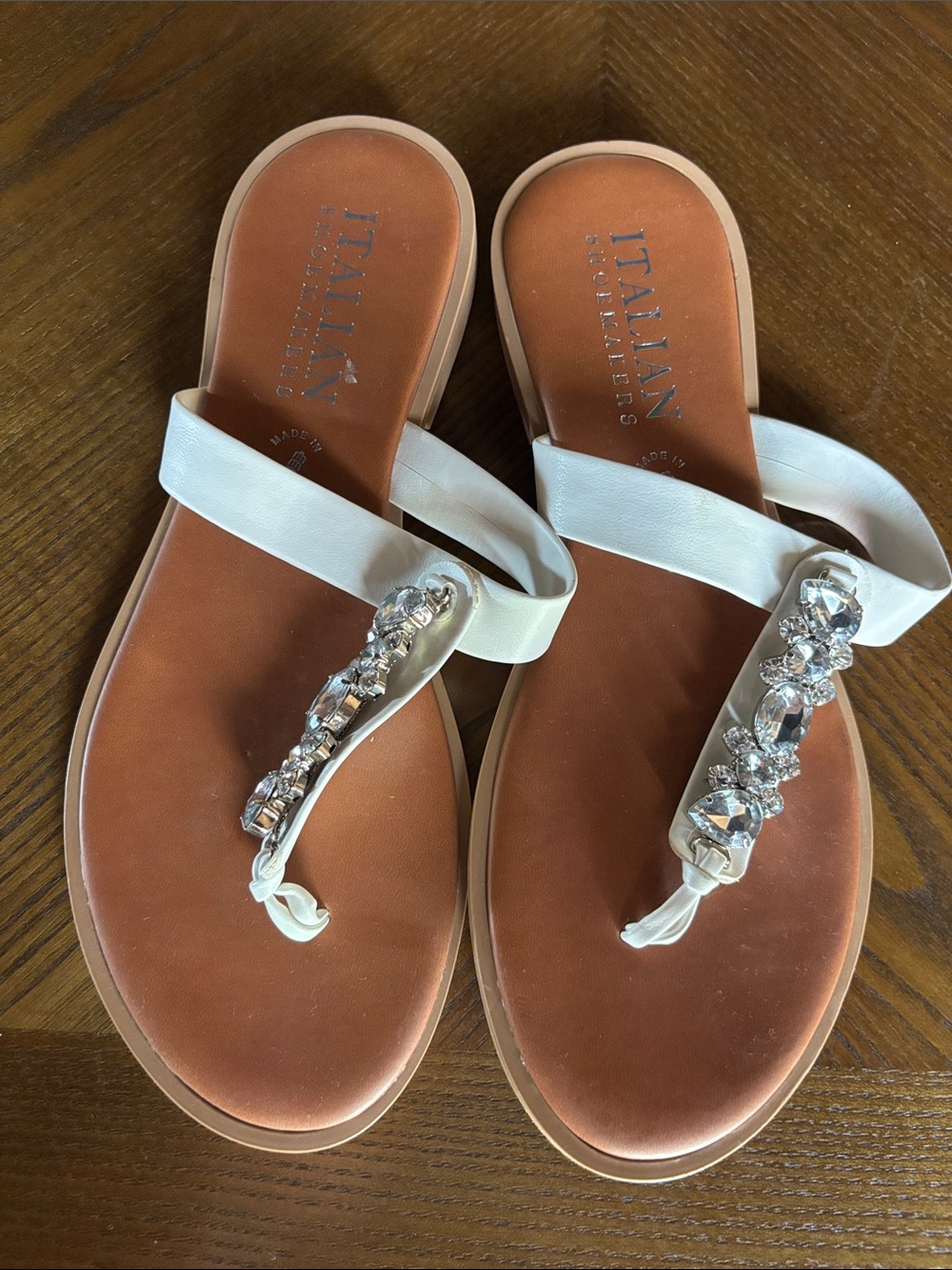 Italian Shoemakers White Thong Sandals 9 Made in Italy Rhinestone Comfort Flats